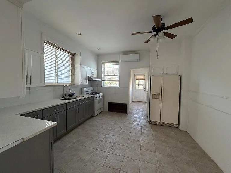 BEAUTIFUL 1 BEDROOM APARTMENT