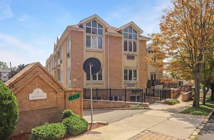 Luxurious 3 bedroom, 2 bathroom condo