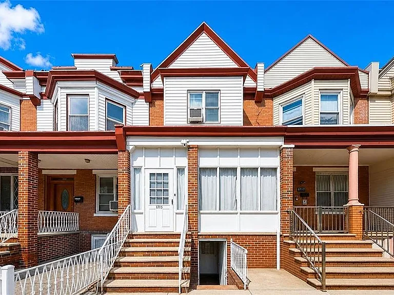Luxurious 3 bedroom story building