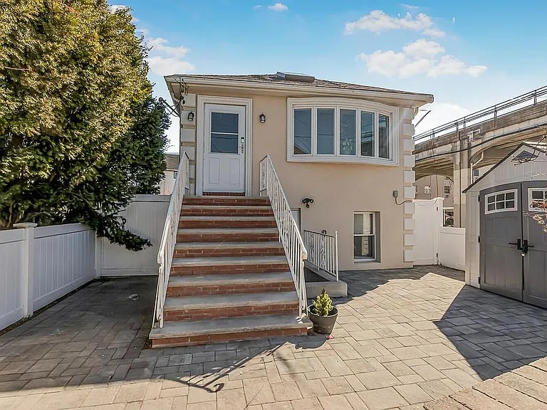 Beautiful 3 bedroom family duplex
