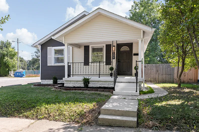 Beautiful 2 bedroom Residential single family residence