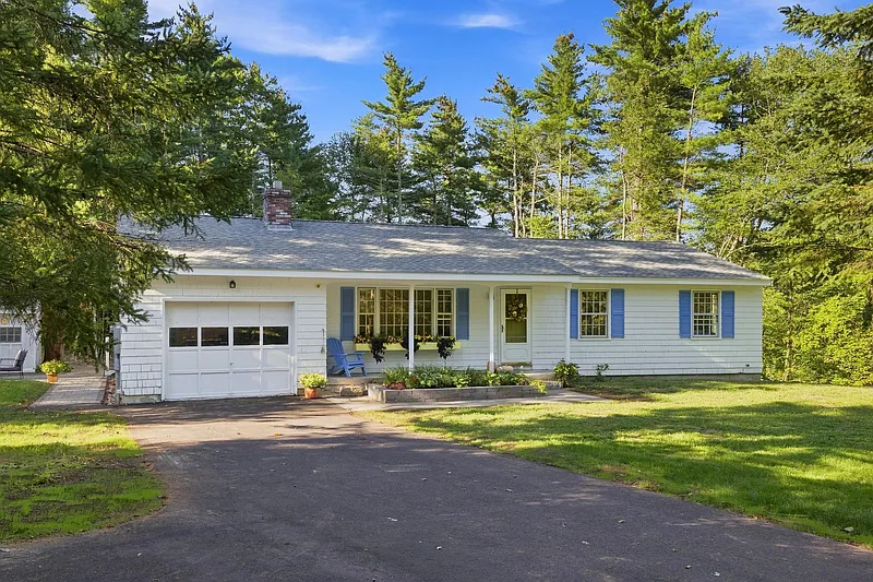 Luxurious 3 bedroom Ranch