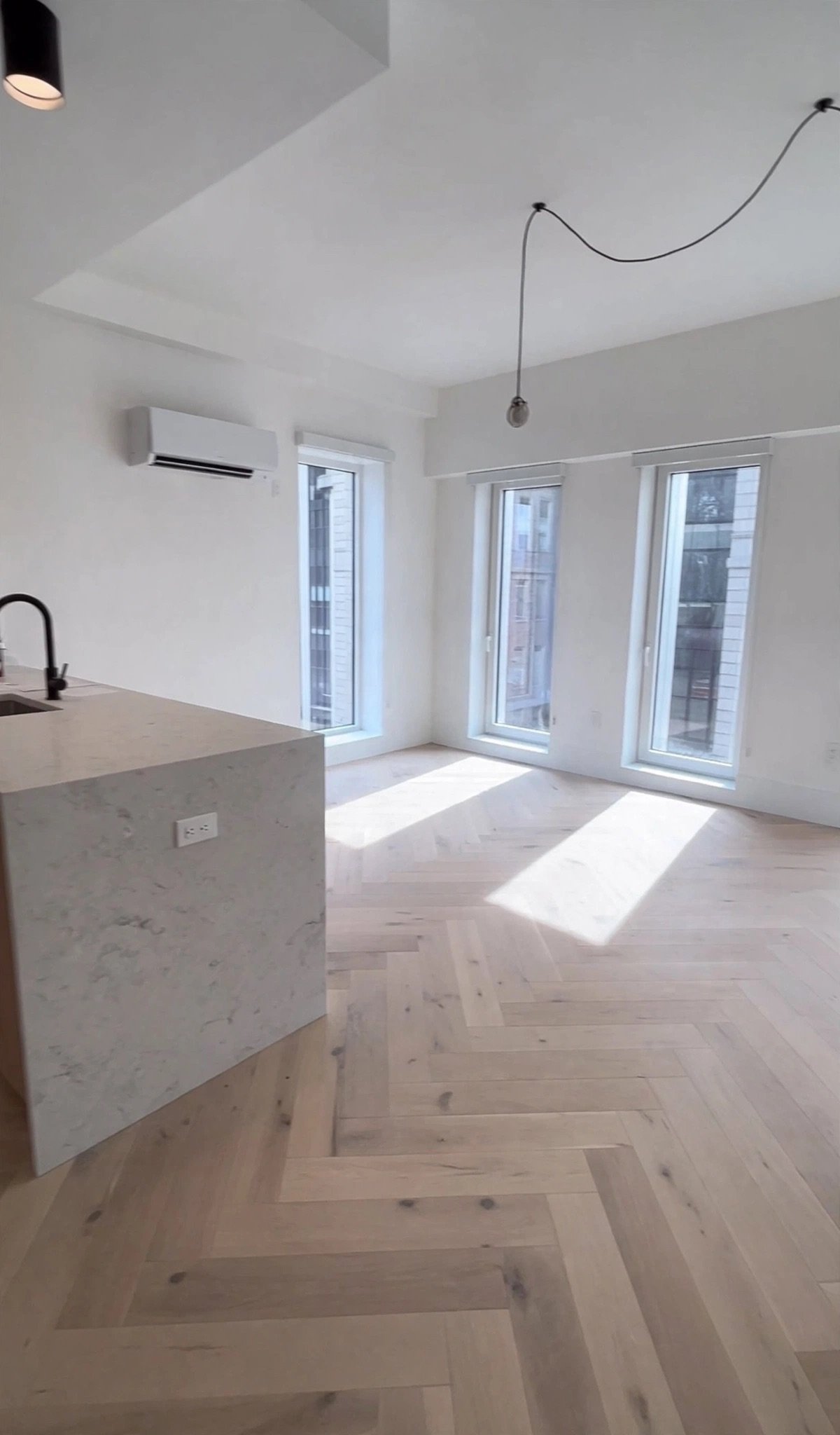 LUXURIOUS 2 BEDROOM APARTMENT